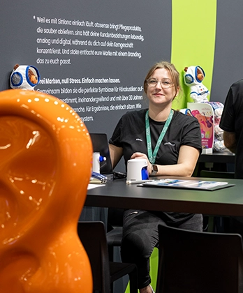 Aileen am Sinfona-Messestand